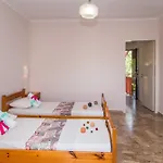 Roussa\'S Apartments
