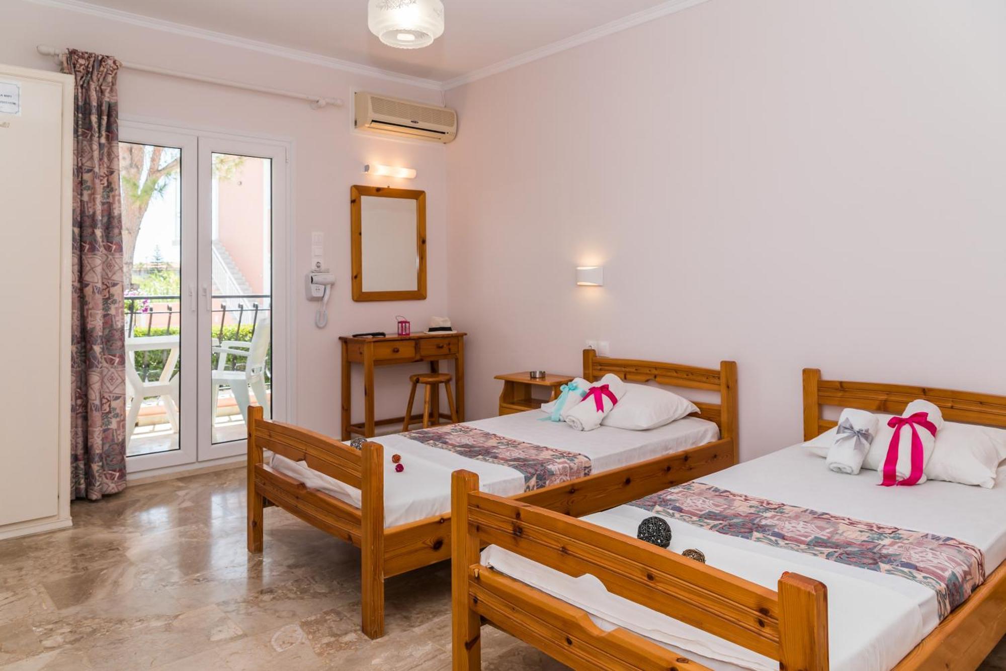 Roussa's Hotel