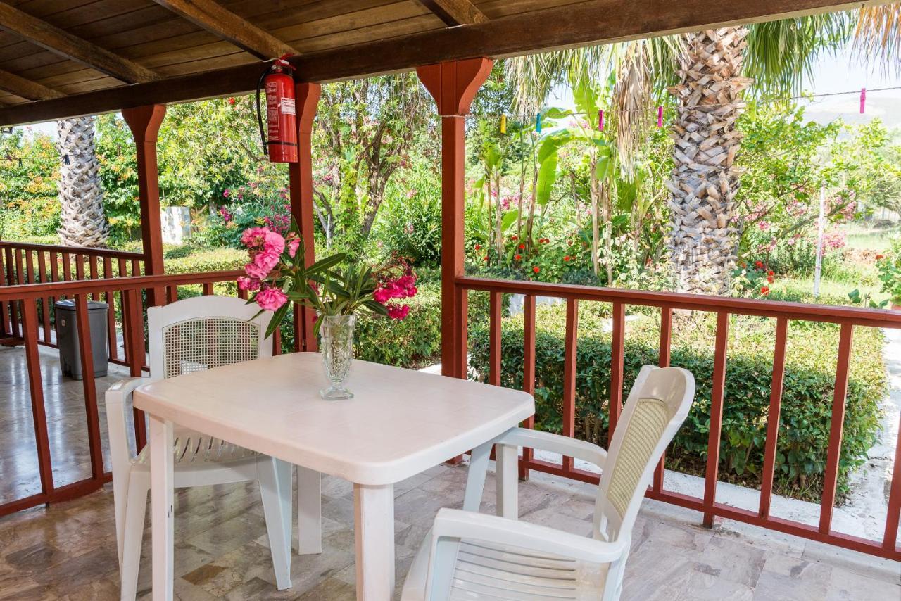 Hotel Roussa's