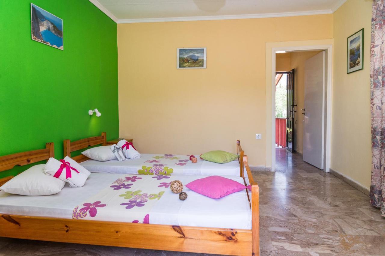 Roussa's Hotel