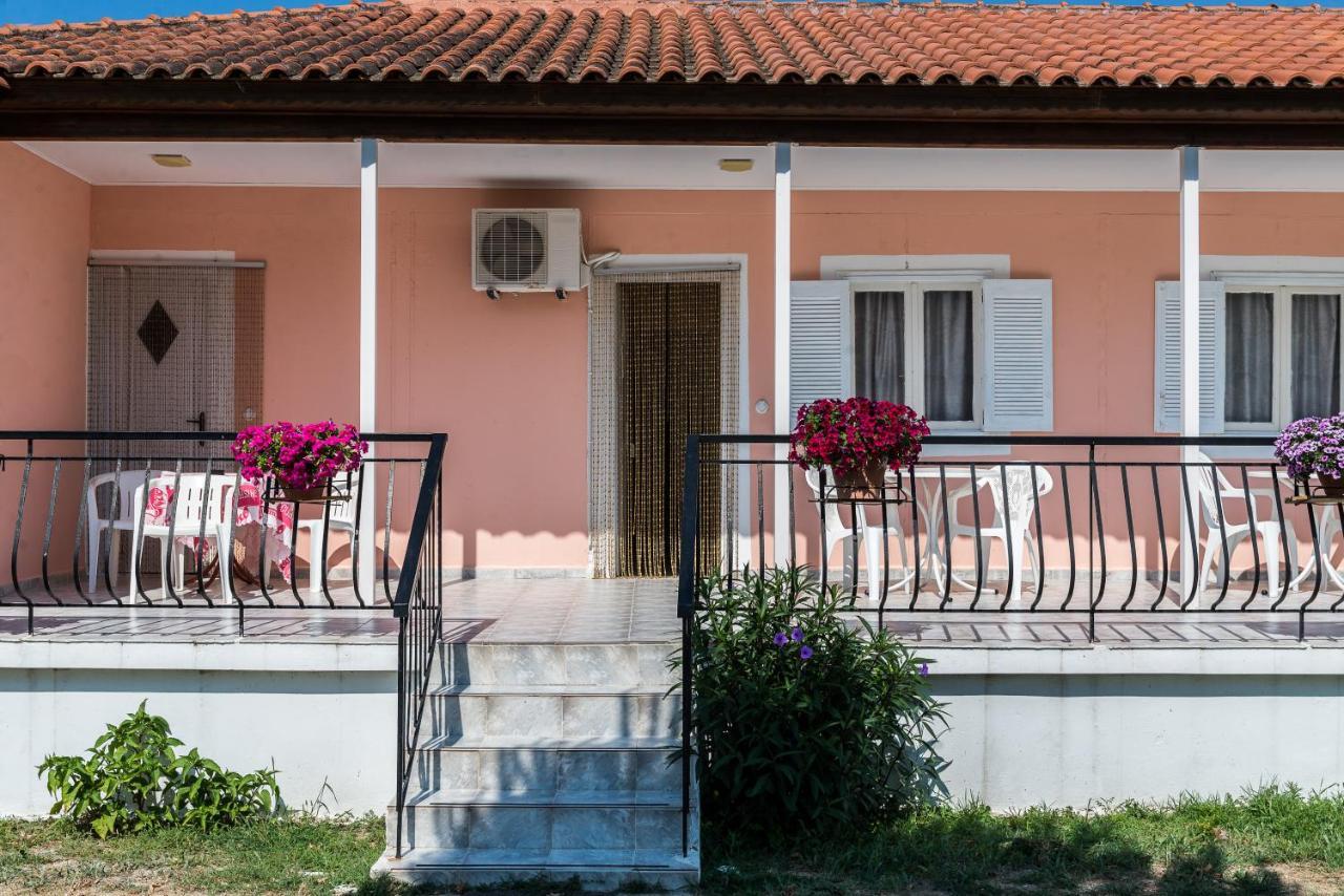 Roussa's Hotel