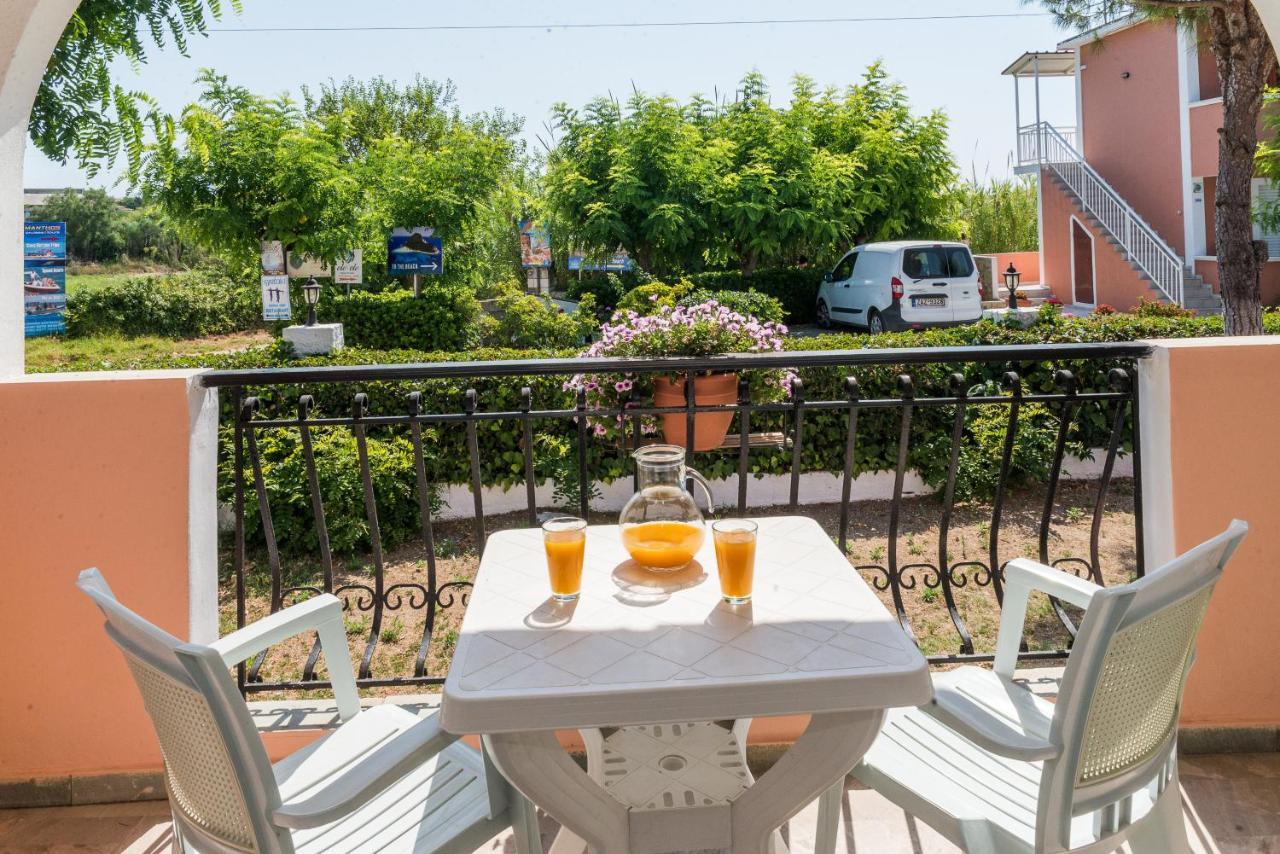Roussa's Hotel 2*